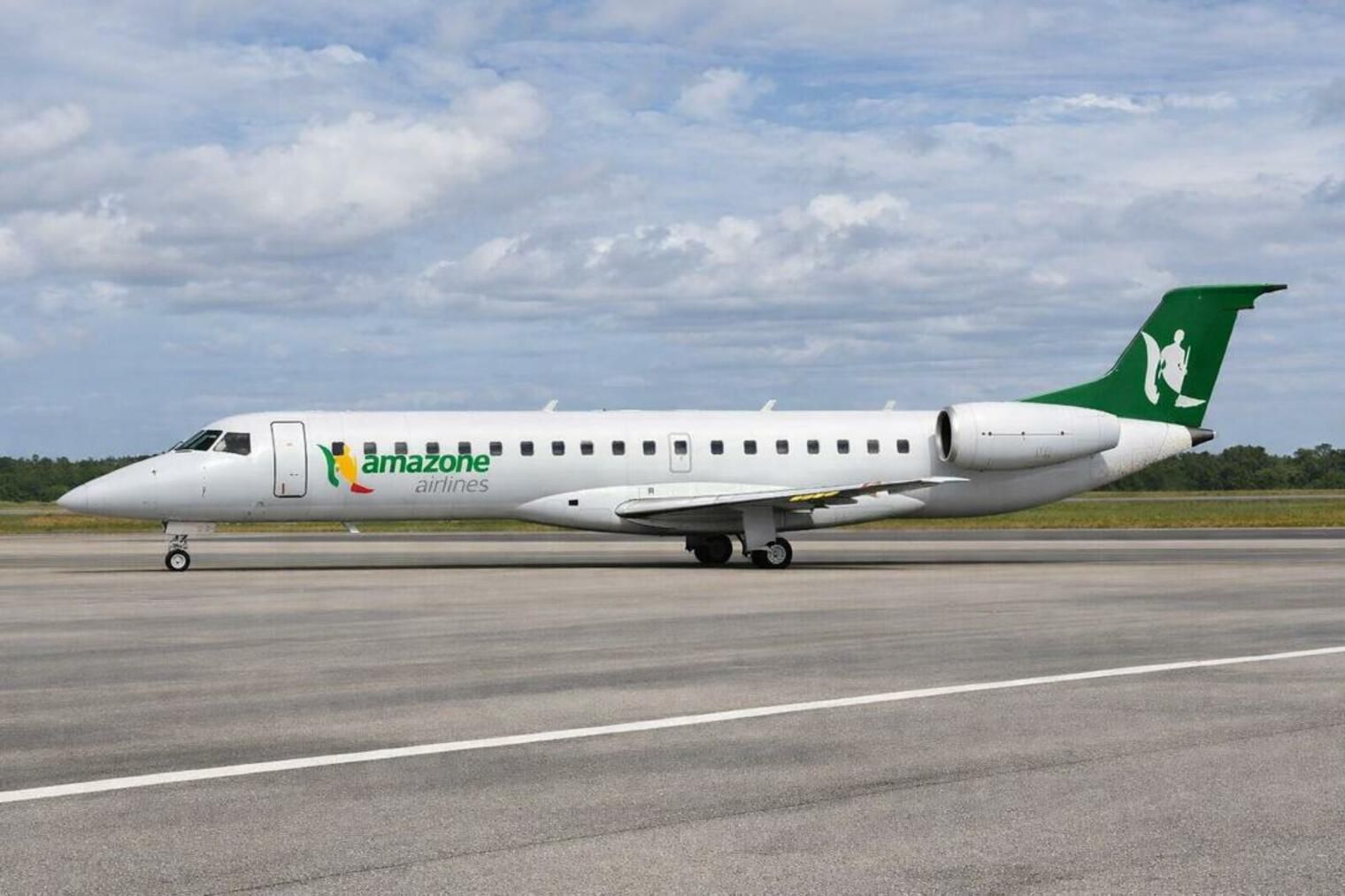 Avion Amazone Airlines sur la piste